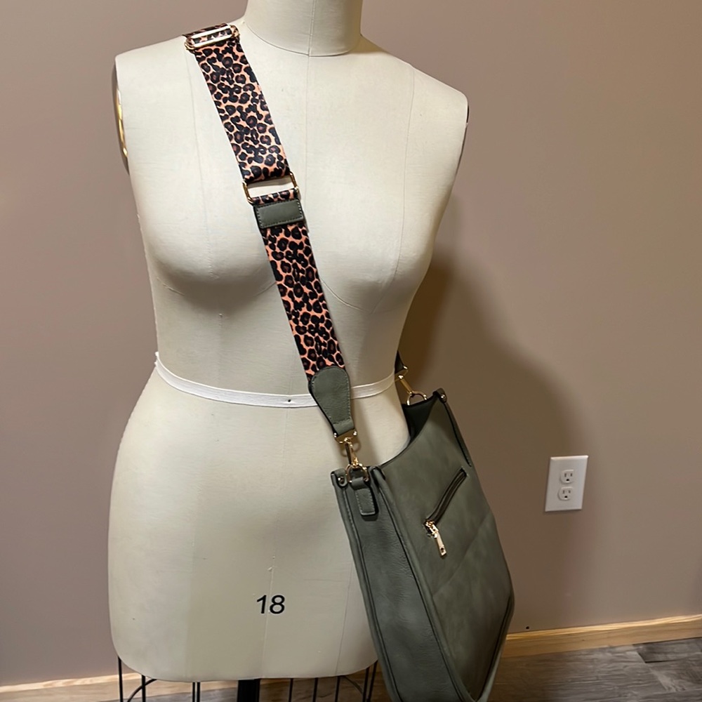 Stylish Green Crossbody Bag with Leopard Strap